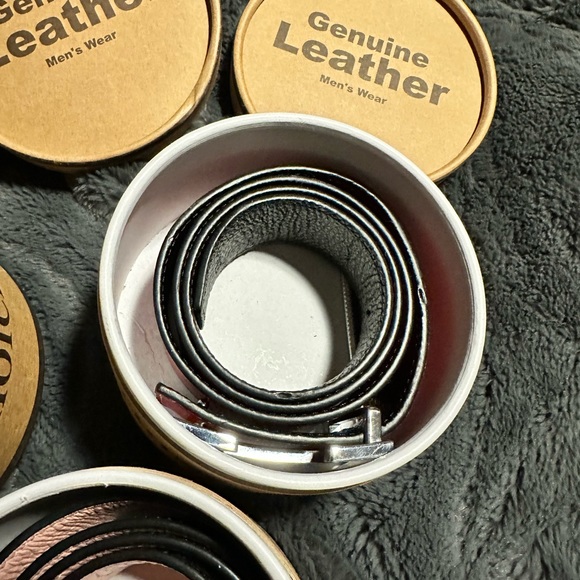 SOLD - 3 reversible belts - red, blue, pink (black reverse side) - Picture 8 of 9